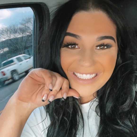 Meet your Posher, Kaylee - Picture 1 of 1